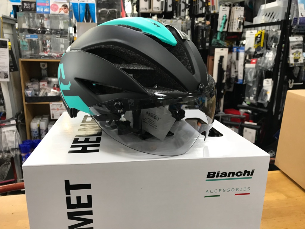 BIANCHI ロゴ入り AERO R1 ヘルメット – サイクランドマスナガ